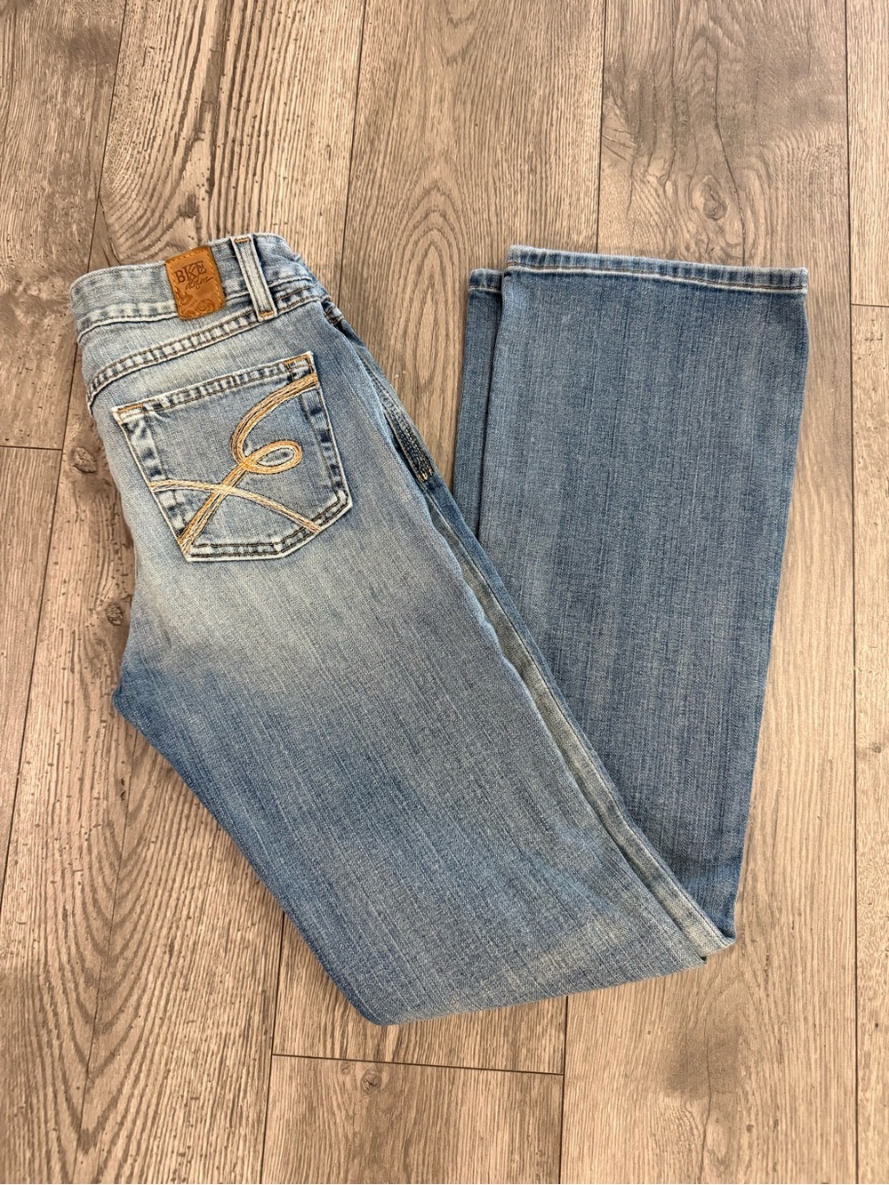 BKE Denim Bootcut Light Wash Embroidered Women Size: 28 Pant Jeans.